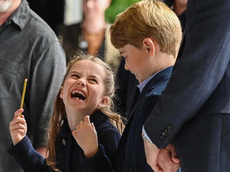 Принцесса Шарлотта и принц Джордж в замке Кардифф, Уэльс, 4 июня 2022