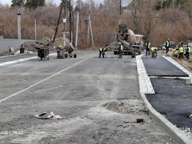 Была выполнена гидроизоляция автомобильной дороги и пешеходных зон | Источник: Кудрявцев Максим / Telegram
