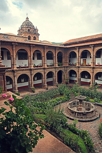 Внутренний дворик
в отеле Monasterio в Куско. | Источник: Архивы пресс-служб