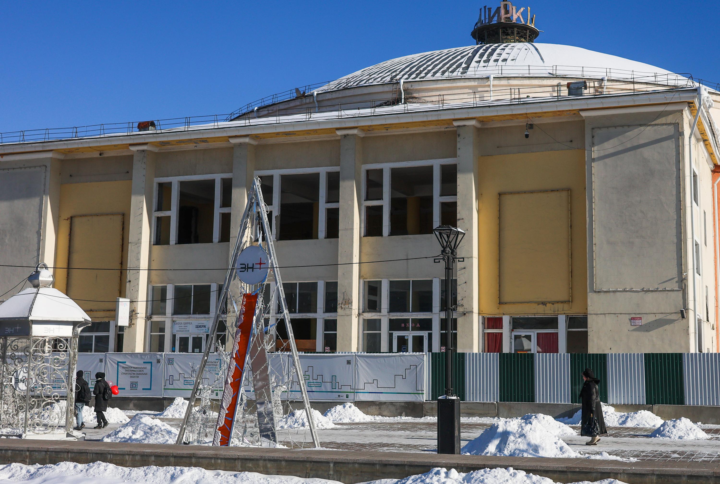 Как выглядела площадь у цирка 100 лет назад: сравниваем старые и  современные фото Иркутска - 24 февраля 2024 - ИРСИТИ.ру