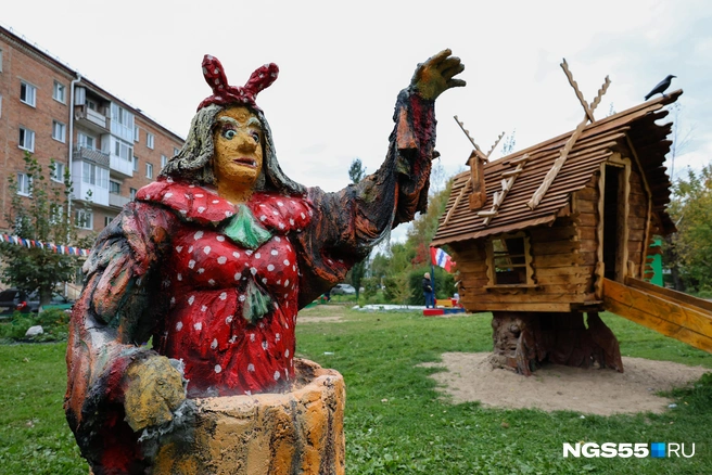 Пой частушки, Бабка Ежка! | Источник: Евгений Софийчук / NGS55.RU