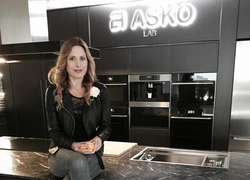 Ника Зупанц приглашает на интерактивную кухню Asko