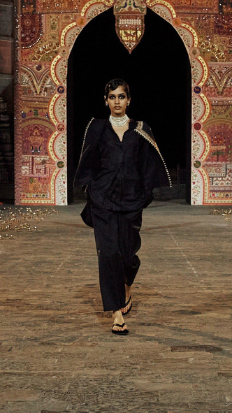 Модный Восток: самые потрясающие образы с показа Dior в Индии