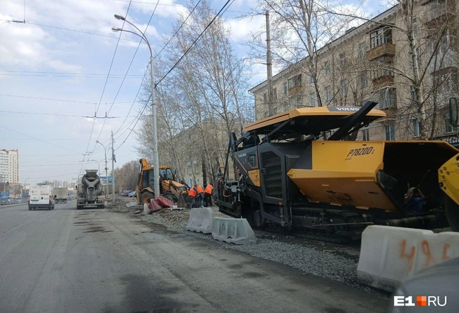 Подрядчики сняли старый асфальт | Источник: Роман Марьяненко / E1.RU