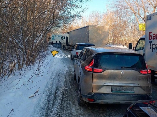 Ситуация на дороге оценивается в 8 баллов | Источник: «АСТ-54 Black» / Телеграм