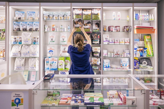 В зоомагазине можно купить всё, что необходимо, — от препаратов до игрушек | Источник: Инна Кузнецова