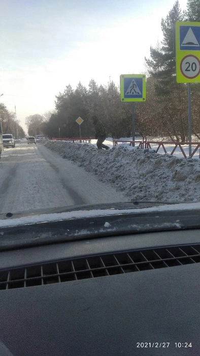 А здесь сугроб еще больше! | Источник: Максим Maksim