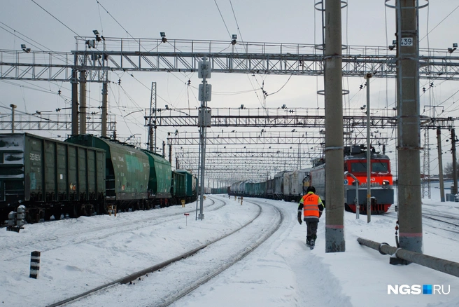За 12-часовую смену сигналист может пройти 20–25 километров | Источник: Андрей Бортко / NGS.RU