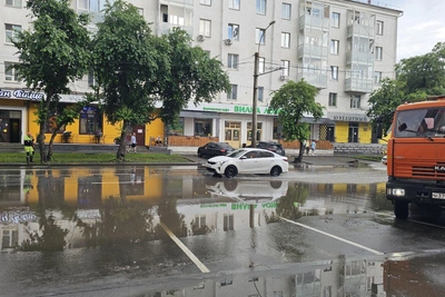 «Продаем машину и покупаем подводную лодку»: Екатеринбург утонул