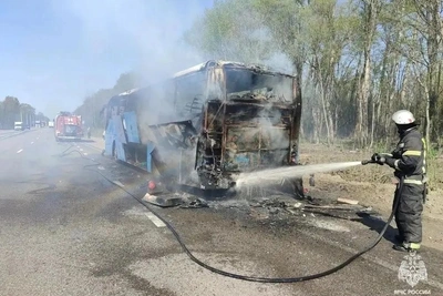 Пассажирский автобус сгорел утром 6 мая под Новомосковском