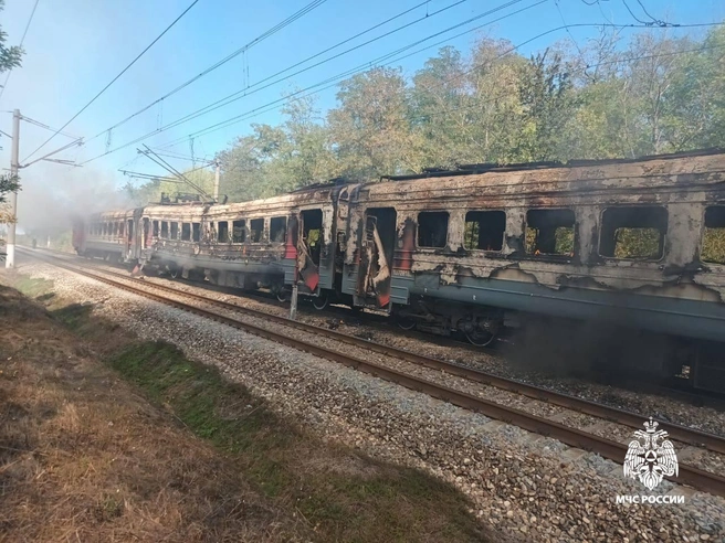 Вагоны полностью выгорели | Источник: МЧС Краснодарского края / Telegram