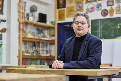 Berdsk teacher blends shop, cooking, dance