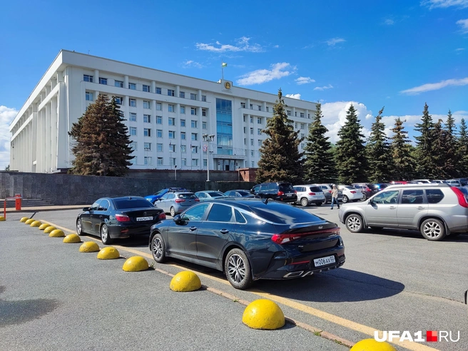 Kia K5 с номером 006