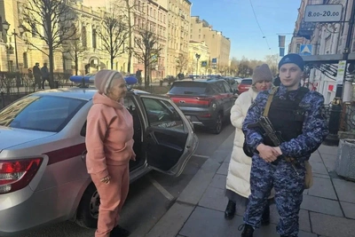 Росгвардейцы за 25 минут нашли потерявшуюся в Петербурге пенсионерку