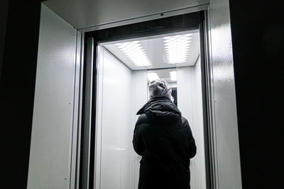 В 2026 году в Мурманской области заменят 336 лифтов