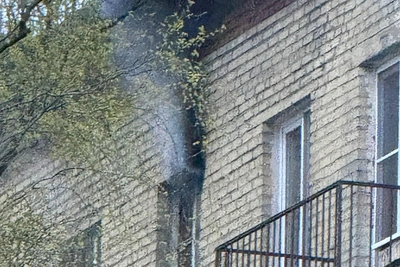 Пострадавший при пожаре на Малоохтинском проспекте госпитализирован