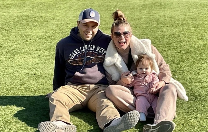 Настя Задорожная с мужем и дочерью | www.starhit.ru