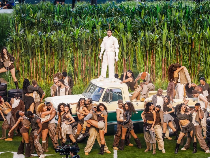 Кендрик Ламар поразил мир в прошлом году джинсами-клеш от C&eacute;line, а Bad Bunny удивил костюмом Zara