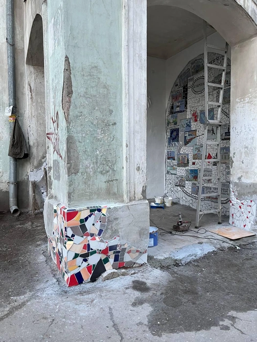 Панно разместили в арке на Краснодонской, 13 | Источник: «Том Сойер Фест»
