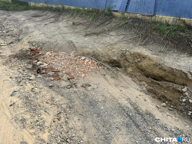 За роддомом дороги, можно сказать, нет | Источник: очевидец