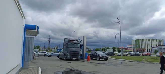 Здесь, на «Газпромнефти», очередь тоже не маленькая | Источник: Анна Сарапульцева / 45.RU