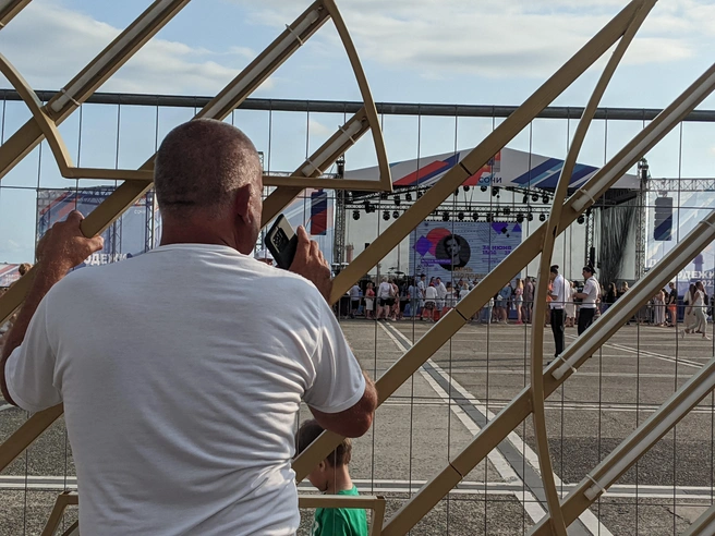 Особое недовольство вызывают заборы на пляжах, где они ограничивают доступ к береговой линии | Источник: Оксана Витязь