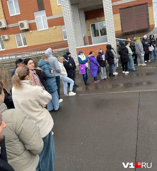 Родители переживают, что их дети не попадут в школу, которая находится от них в пешей доступности | Источник: читатели V1.RU