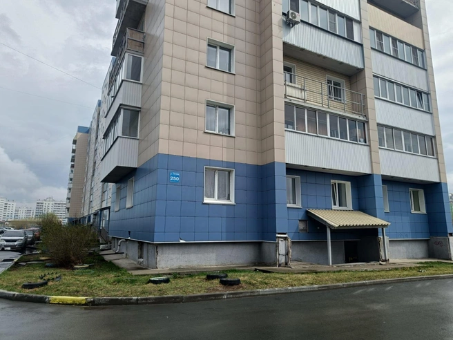 Если не приглядываться, то это дом как дом, но с первых дней жители стали замечать неладное | Источник: Предоставила Елена