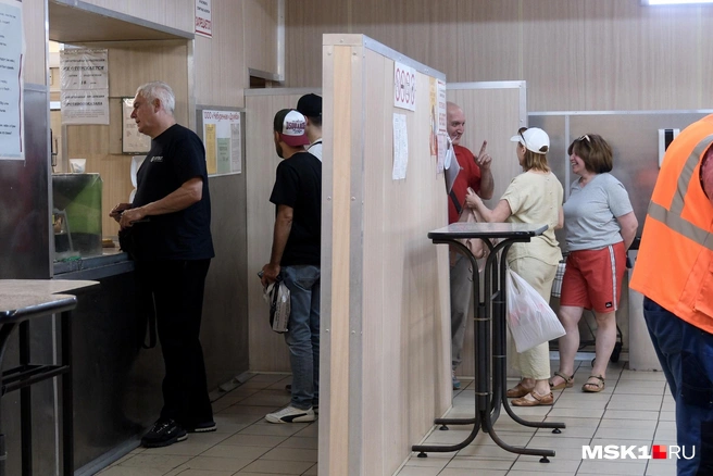 У прилавка почти все время можно наблюдать очередь | Источник: София Земляных / MSK1.RU