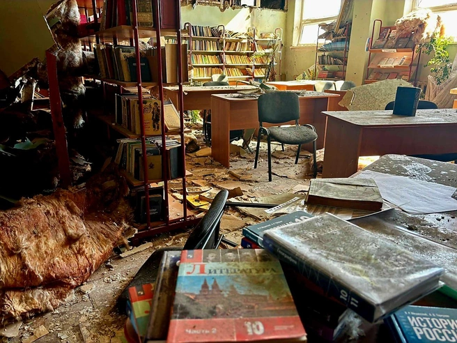 В воскресенье в школе поселка Форос не было детей, поэтому пострадало только здание | Источник: Янина Павленко / T.me