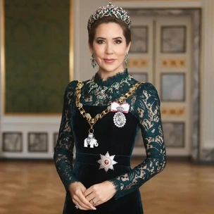 Секреты «датской Кейт Миддлтон»: что известно об украшениях королевы Мэри для парадного портрета (и какие тайны они скрывают)
