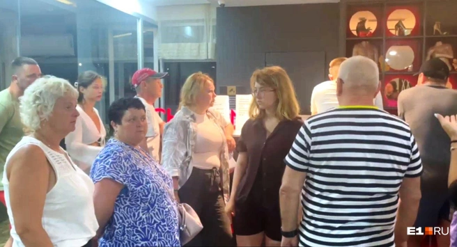 Екатеринбуржцы застряли в Анталье на сутки из-за переноса рейса | Источник: читатель E1.RU
