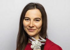 Лыжница Наталья Непряева принесла первую медаль в копилку сборной России