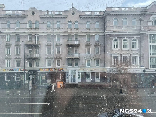 Снег пошел 22 апреля | Источник: Дарья Дениско / NGS24.RU