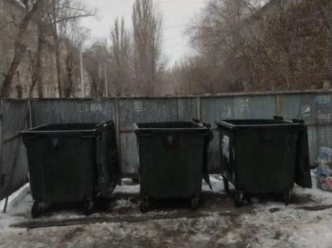 Контейнерная площадка на фотографии от оператора «Экоцентр» выглядит чистой. | Источник: «Экоцентр»