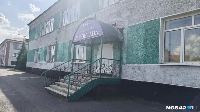 Бывшие муниципальные помещения пестрят кафе и магазинами | Источник: Елена Гуськова / NGS42.RU