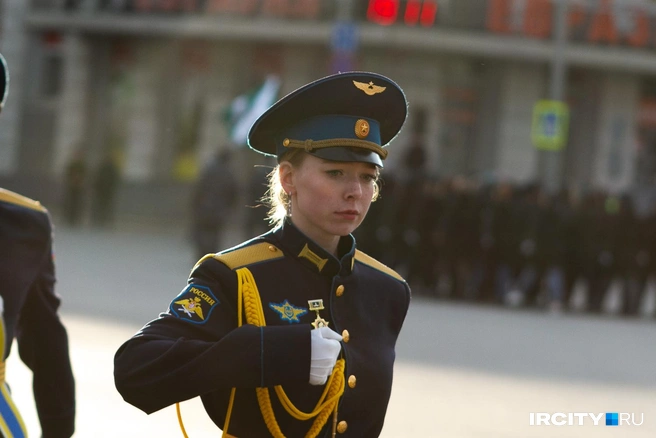 ...но и задавали шаг в своих колоннах | Источник: Даниил Конин / ИА «ИрСити»