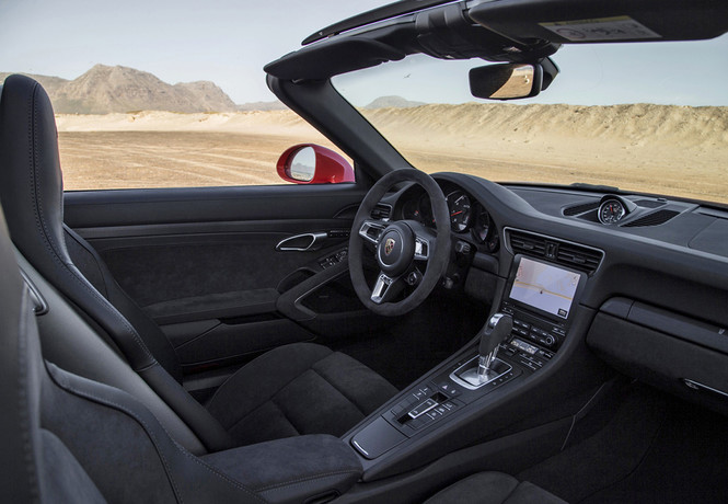 Что значит надпись GTS на Porsche 911?