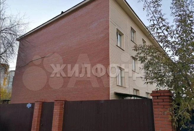 Дом довольно новый, 2016 года постройки. Из плюсов&nbsp;— близость пляжа | Источник: Avito.ru