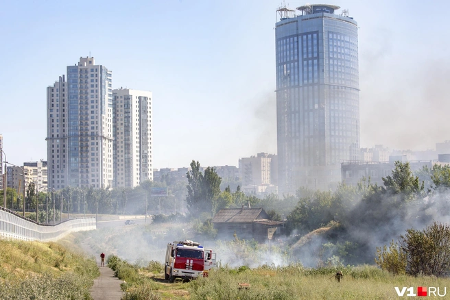 Свалка у подножия Мамаева кургана не раз становилась очагом крупных пожаров | Источник: Константин Завриков / V1.RU