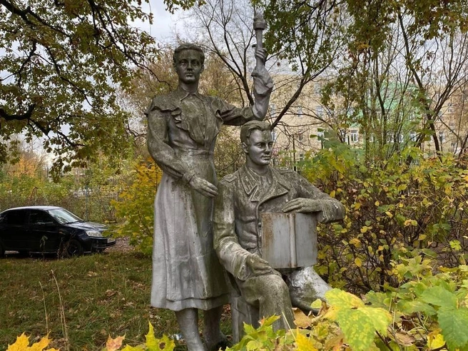 Необычная скульптура, затерянная во дворах | Источник: Ольга Пименова