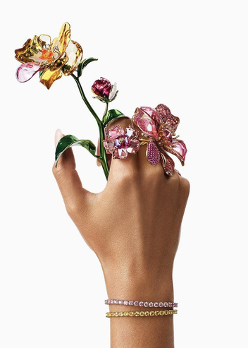 Сказочно красиво: как превратить бабочек и цветы в кристаллы — показывает аристократка Джованна Баталья