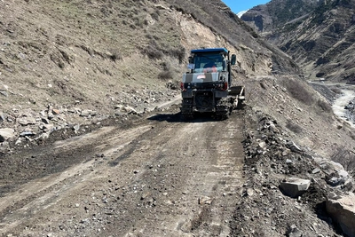 В Дагестане продолжают расчистку дорог после стихии