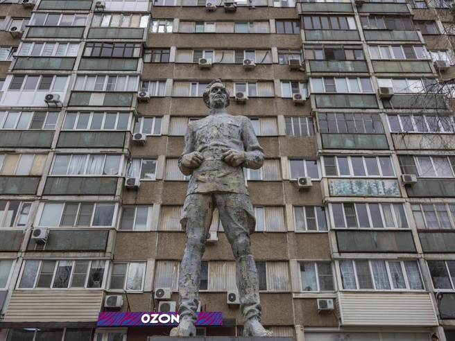 Чиновники более не обещают восстановить скульптуру | Источник: Константин Завриков / V1.RU
