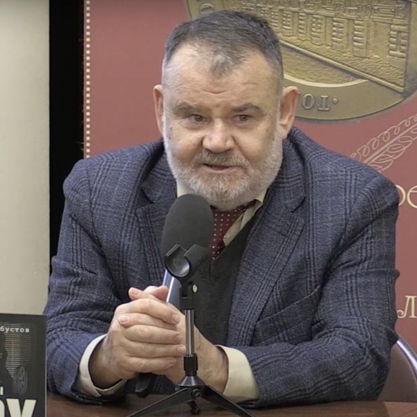 <p>Олег Хлобустов</p>