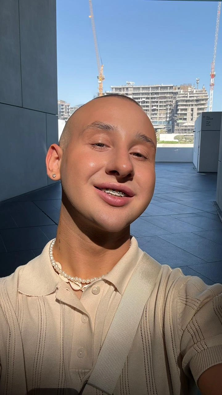 Сейчас Саша выглядит так | Источник: sasha.vizual / Instagram*