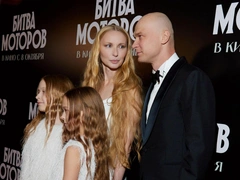 Борисов с семьей, Янковский с Пожарской, Паулина Андреева в гордом одиночестве: звезды на премьере «Битвы моторов»