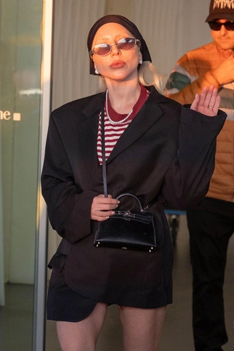 Идеальный образ для перелета: демонстрирует Леди Гага | marieclaire.ru