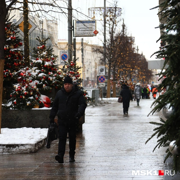Чем ближе подходишь к Красной площади, тем больше людей становится на улице | Источник: Татьяна Спиридонова / MSK1.RU