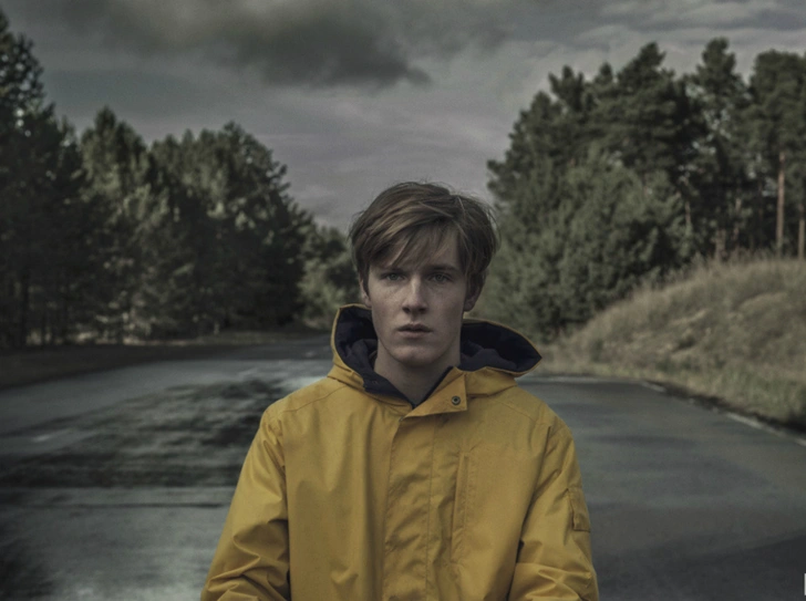 Кадр из сериала «Тьма», 2017 год | marieclaire.ru